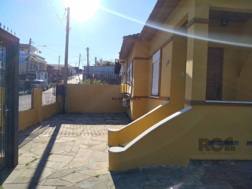 Casa térrea em ótimo estado.