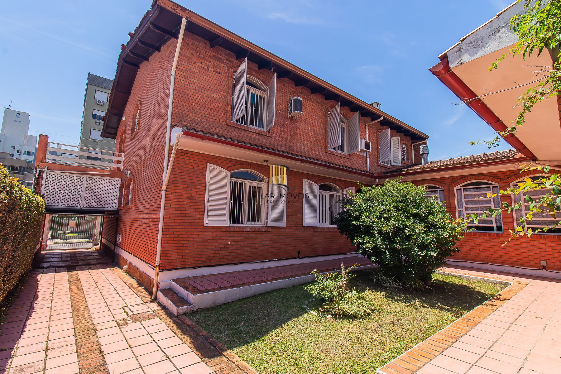 Casa com 5 dormitórios e muito mais