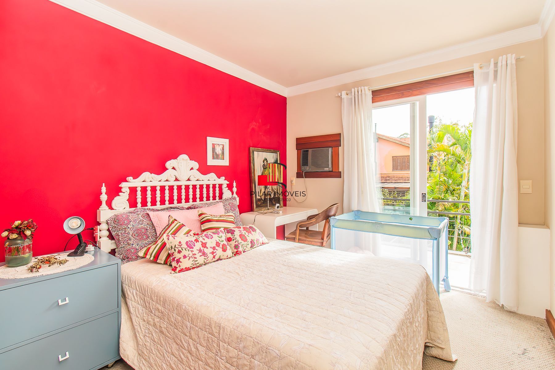 CASA DE 4 DORMITÓRIOS EM CONDOMÍNIO - 320 m² - 4 VAGAS DE GARAGEM