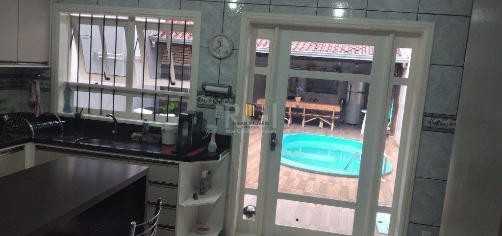 Casa para Venda - 243m², 2 dormitórios, sendo 1 suites, 3 vagas - Glória
