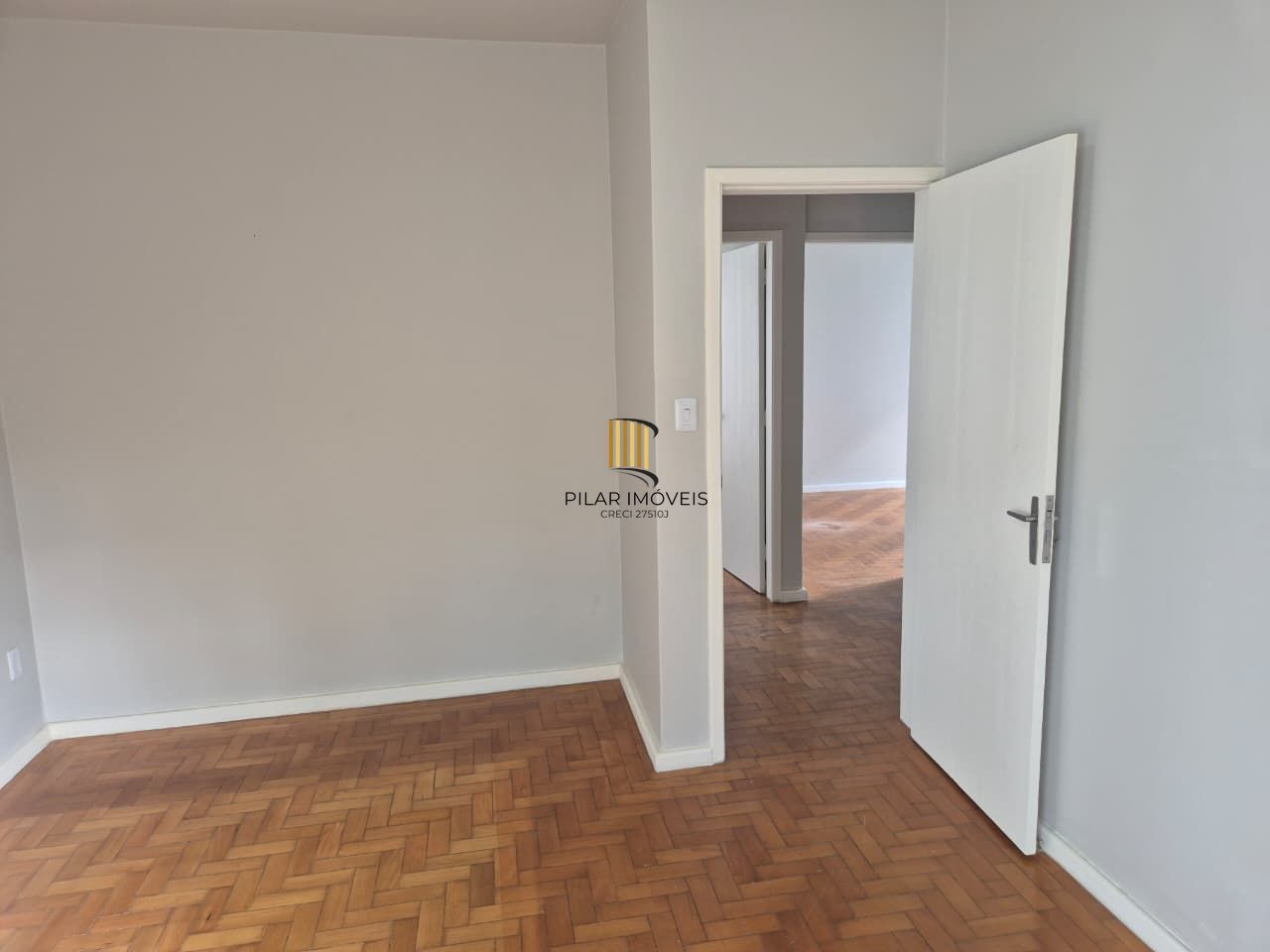 Casa comercial no miolo do bairro Menino Deus