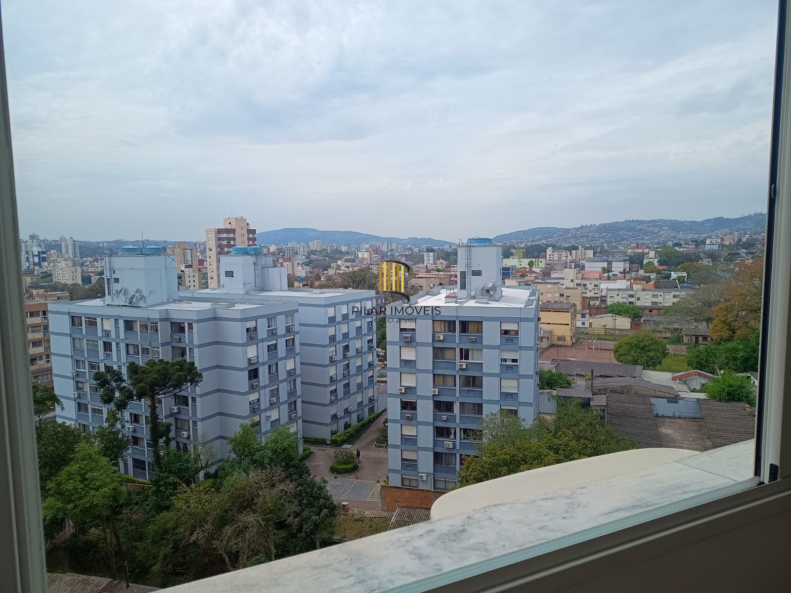 Apartamento três dormitórios (uma suíte), uma vaga escriturada/coberta Bairro Partenon