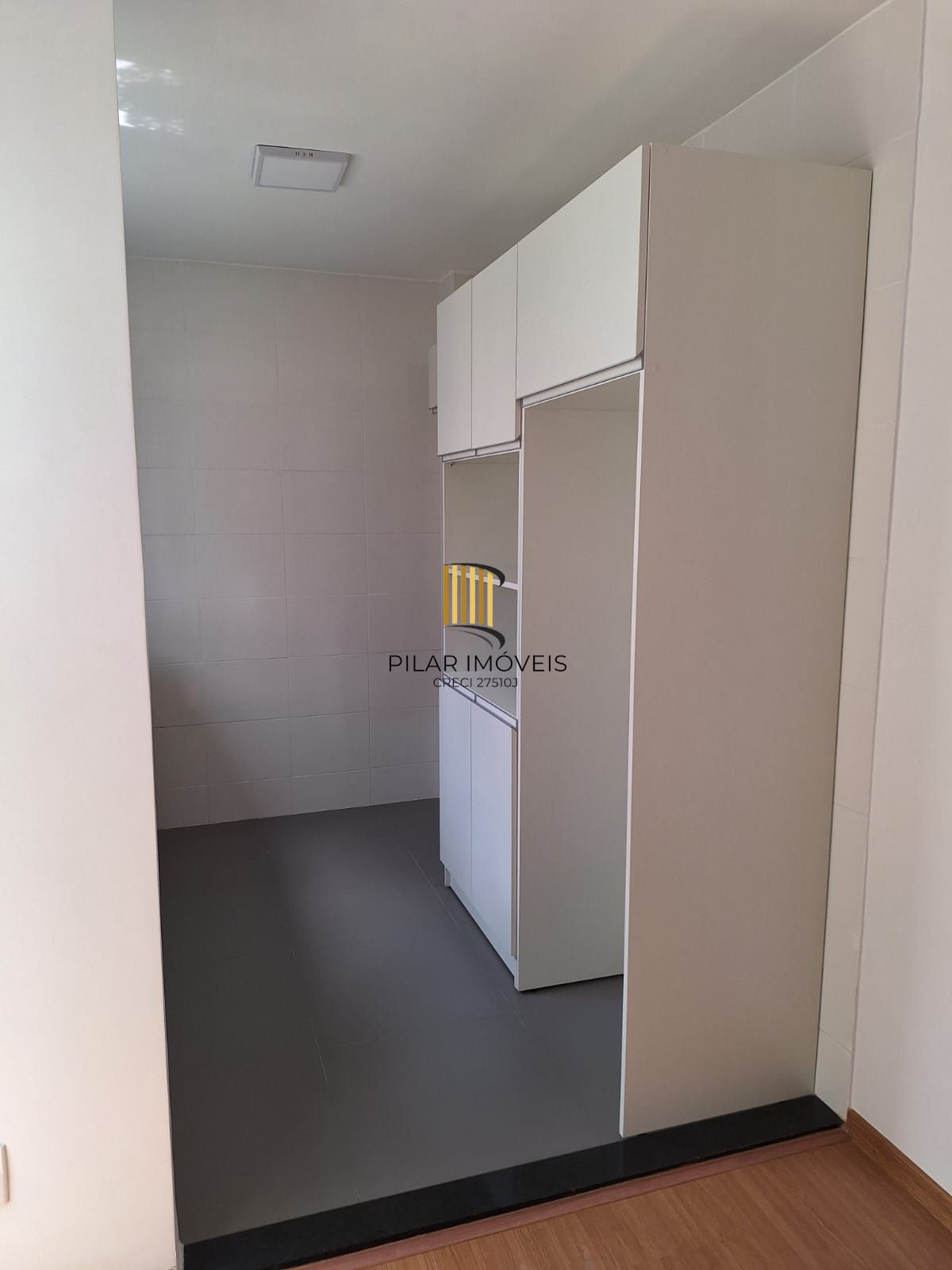 Apartamento 02 dormitorios com estacionamento privativo