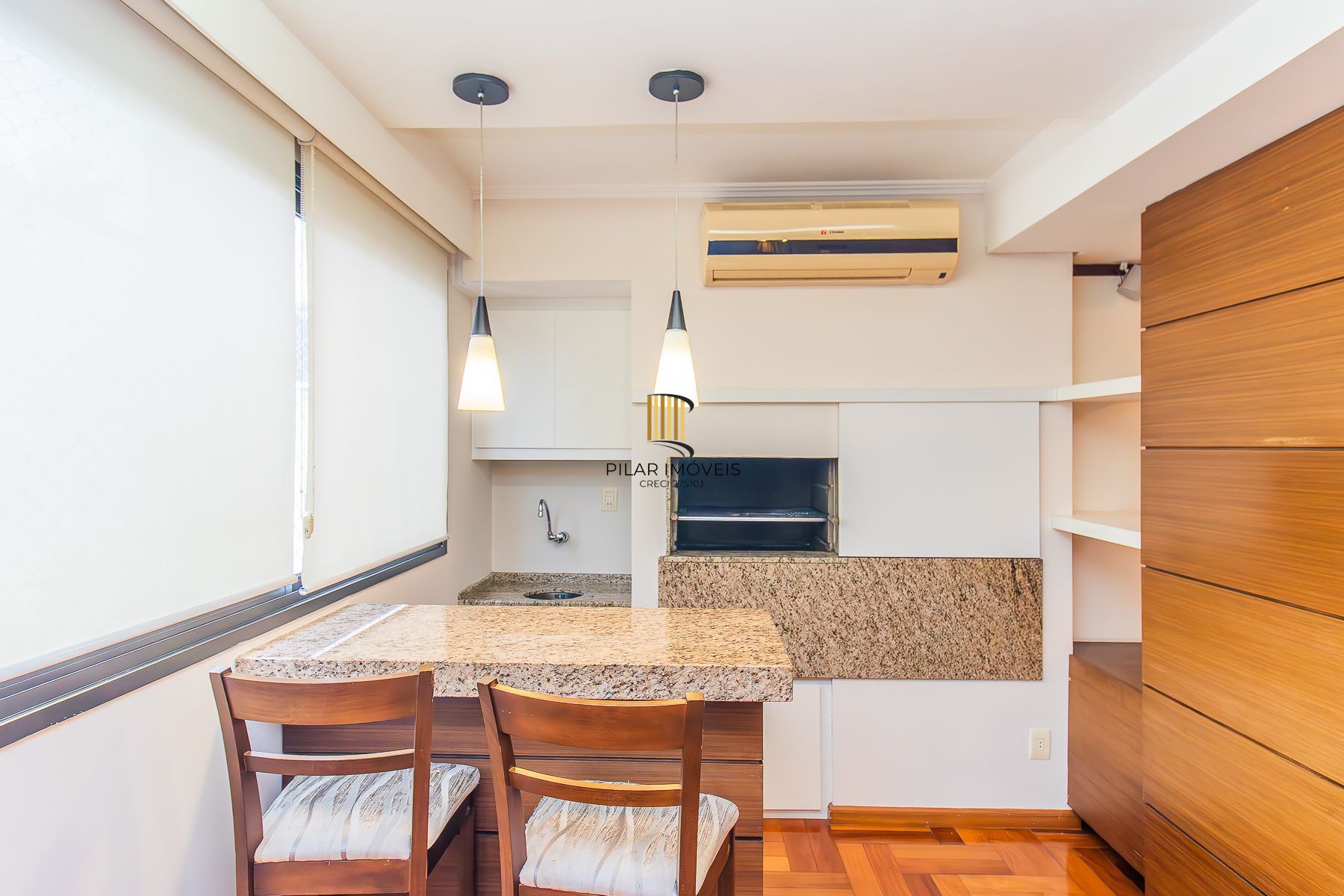 Apartamento semi mobiliado, impecável, com 126m² privativo.