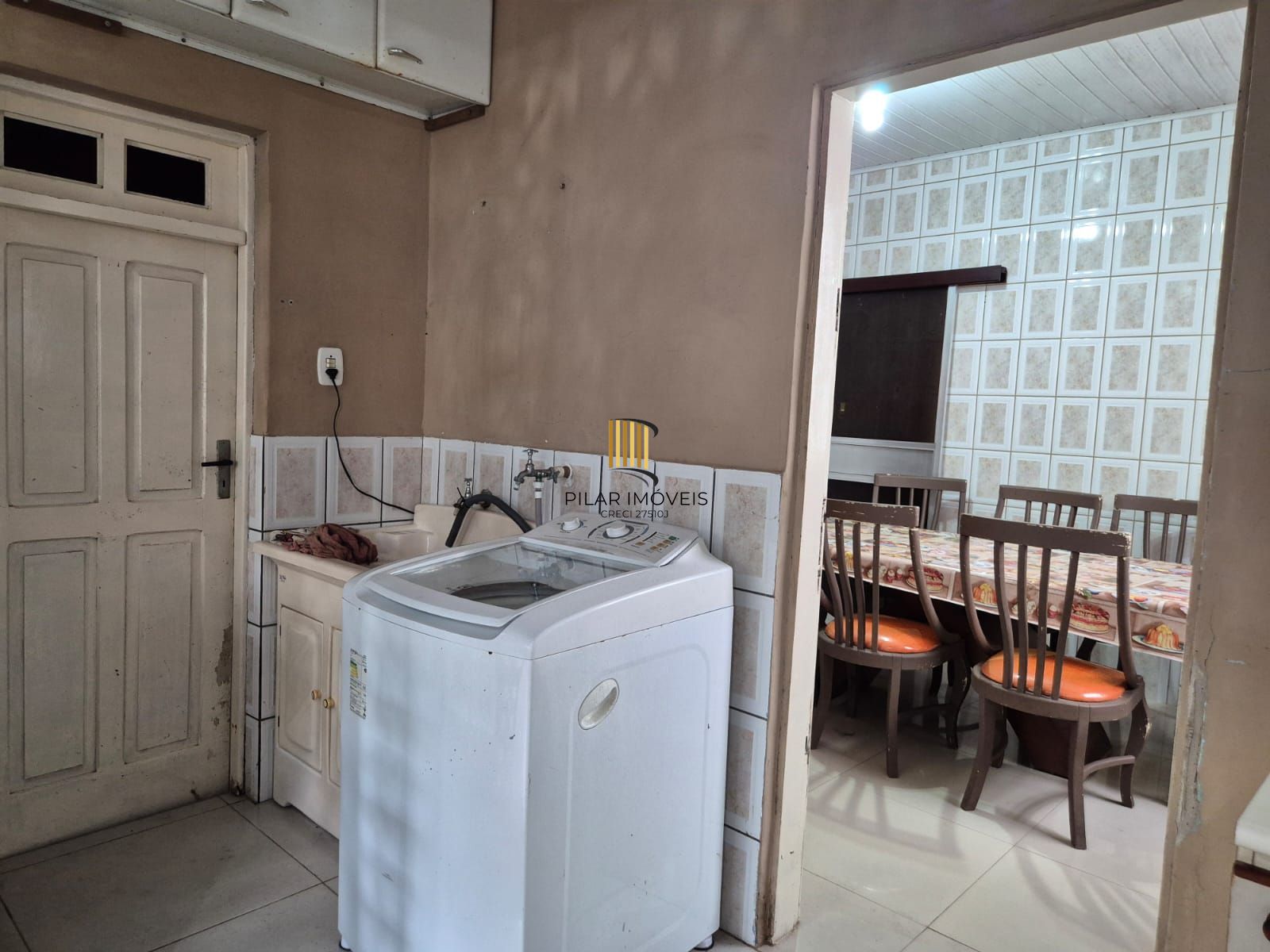 Casa térrea com pátio aos fundos