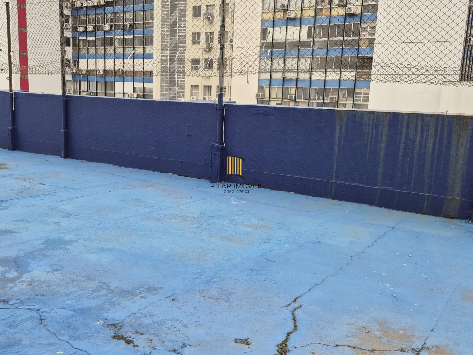 Prédio desocupado de 16 andares