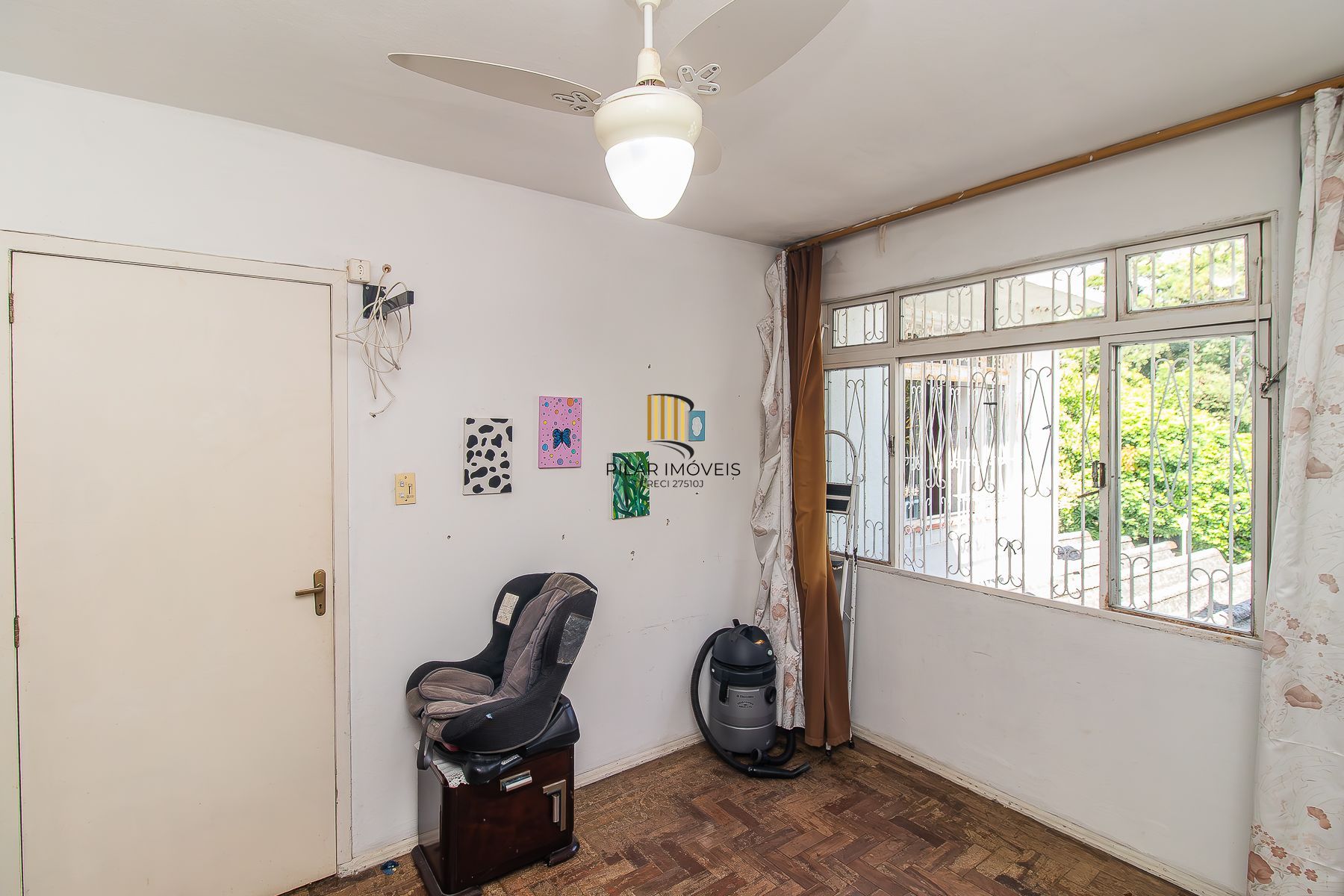 3 Dormitórios, com lareira, churrasqueira e piscina