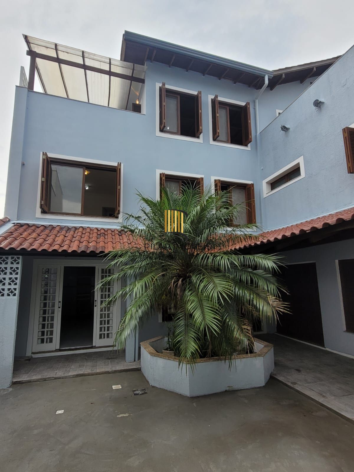 Casa no bairro Ipanema com 291 m² de área privativa e 8 garagens