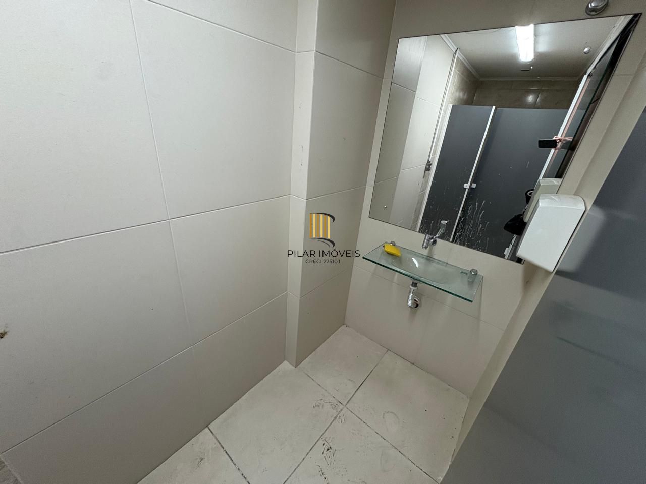 Sala comercial 822,66m² no centro de Porto Alegre