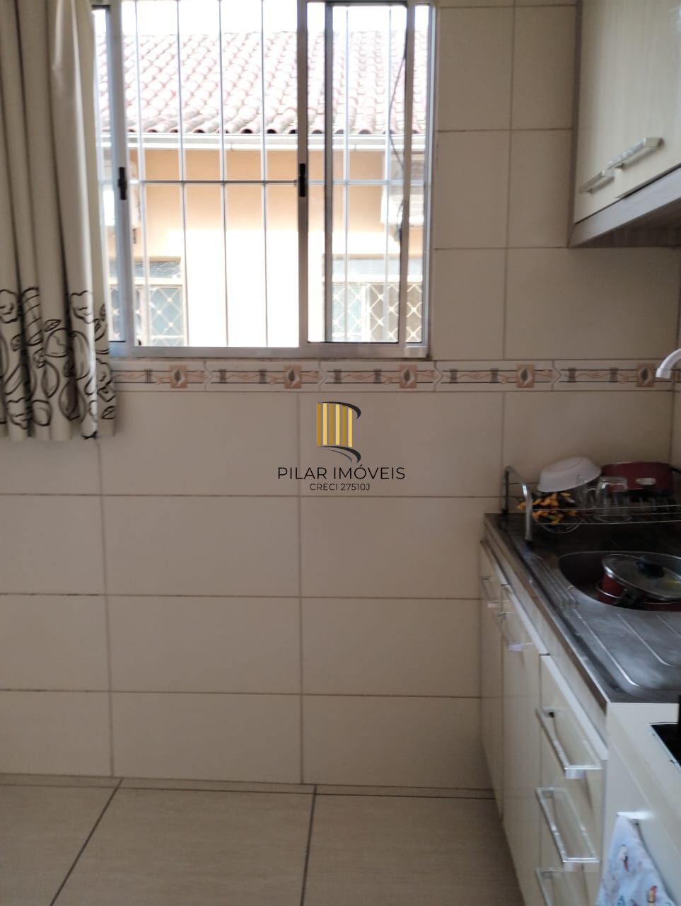 Terreno com duas frentes, três casas  (duas c/dois dormitórios e a outra tipo tipo JK)