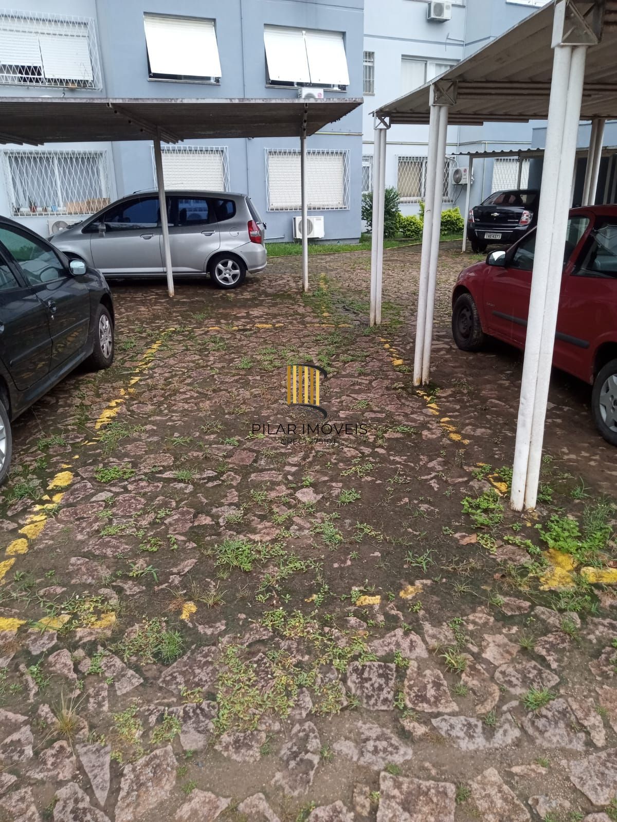 Apartamento dois dormitórios térreo com uma vaga escriturada