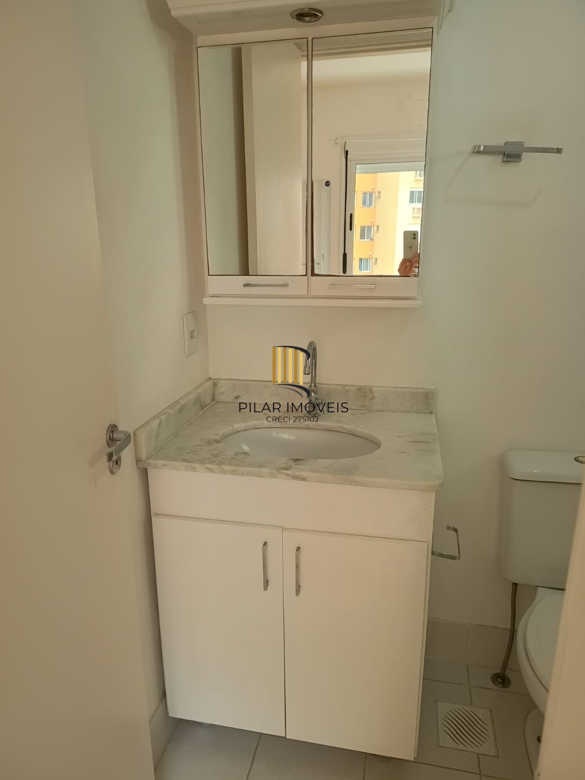 Apartamento três dormitórios (uma suíte), uma vaga escriturada/coberta Bairro Partenon