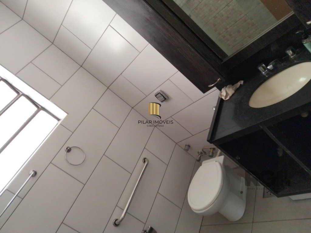 Apartamento 3 Dormitórios , dependência de empregada e vaga de garagem.