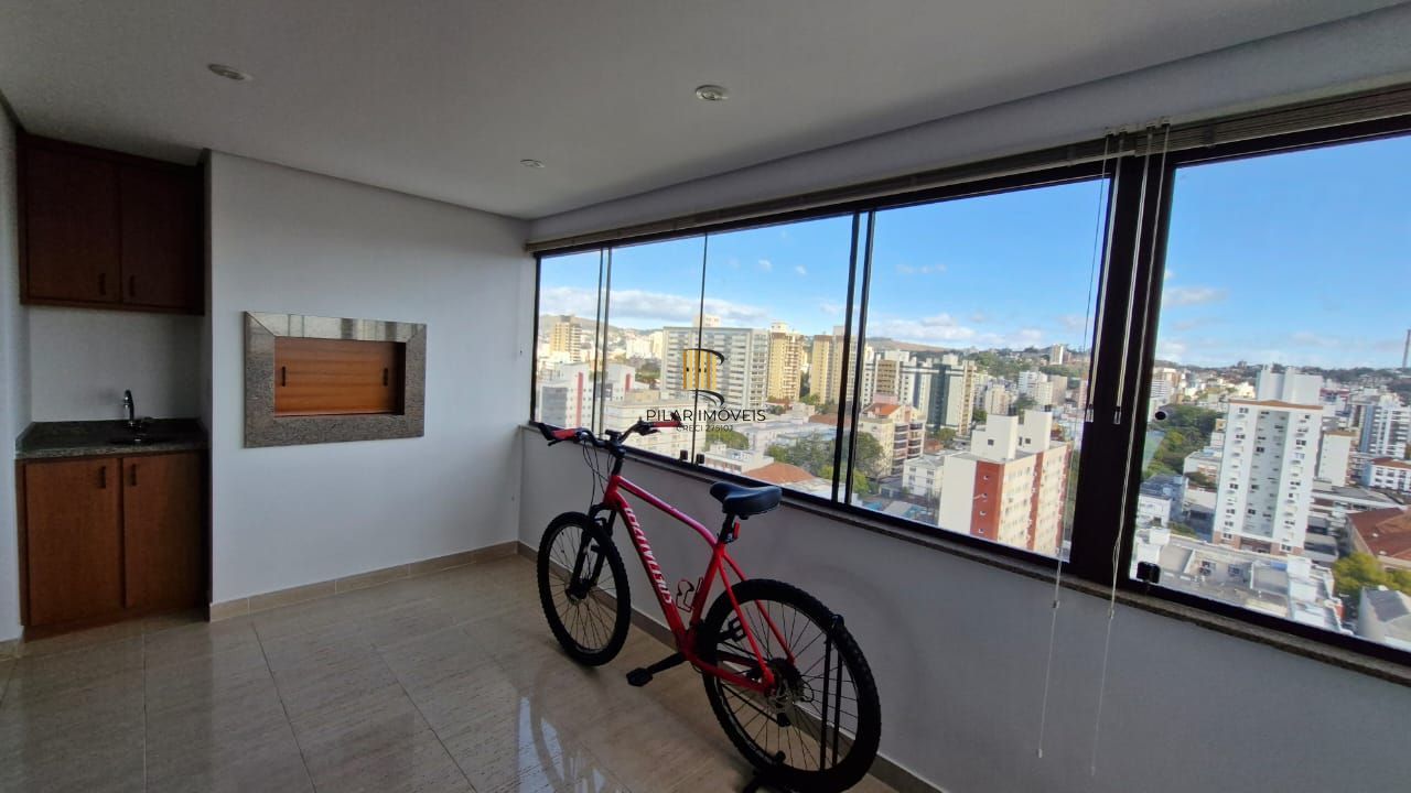Apartamento impecável de frente no Menino Deus, 103,00 m² de área útil, 2 dormitórios, varanda integrada com churrasqueira, 2 garagens