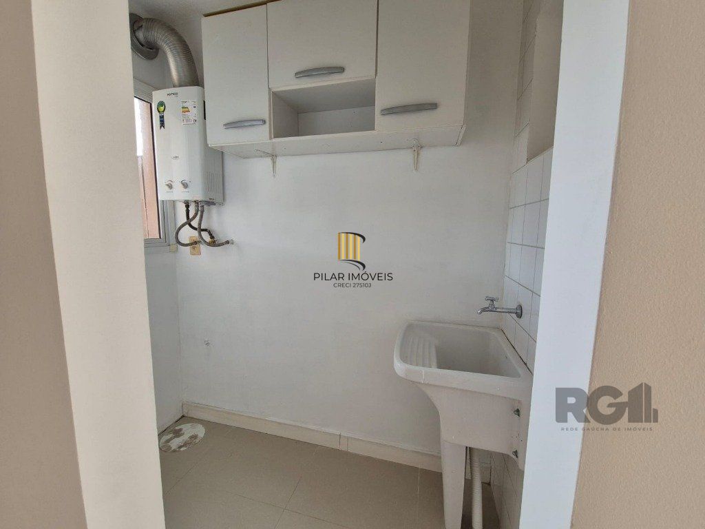 Sobrado em condomínio com 02 dormitórios