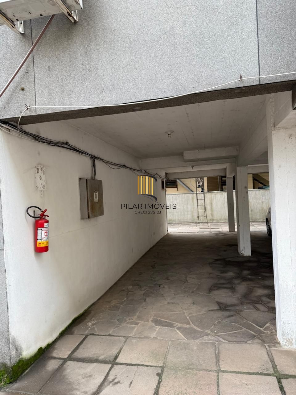 Imóvel 2 dormitórios no Menino Deus com 58,49m²  SEMI-MOBILIADO COM BOX