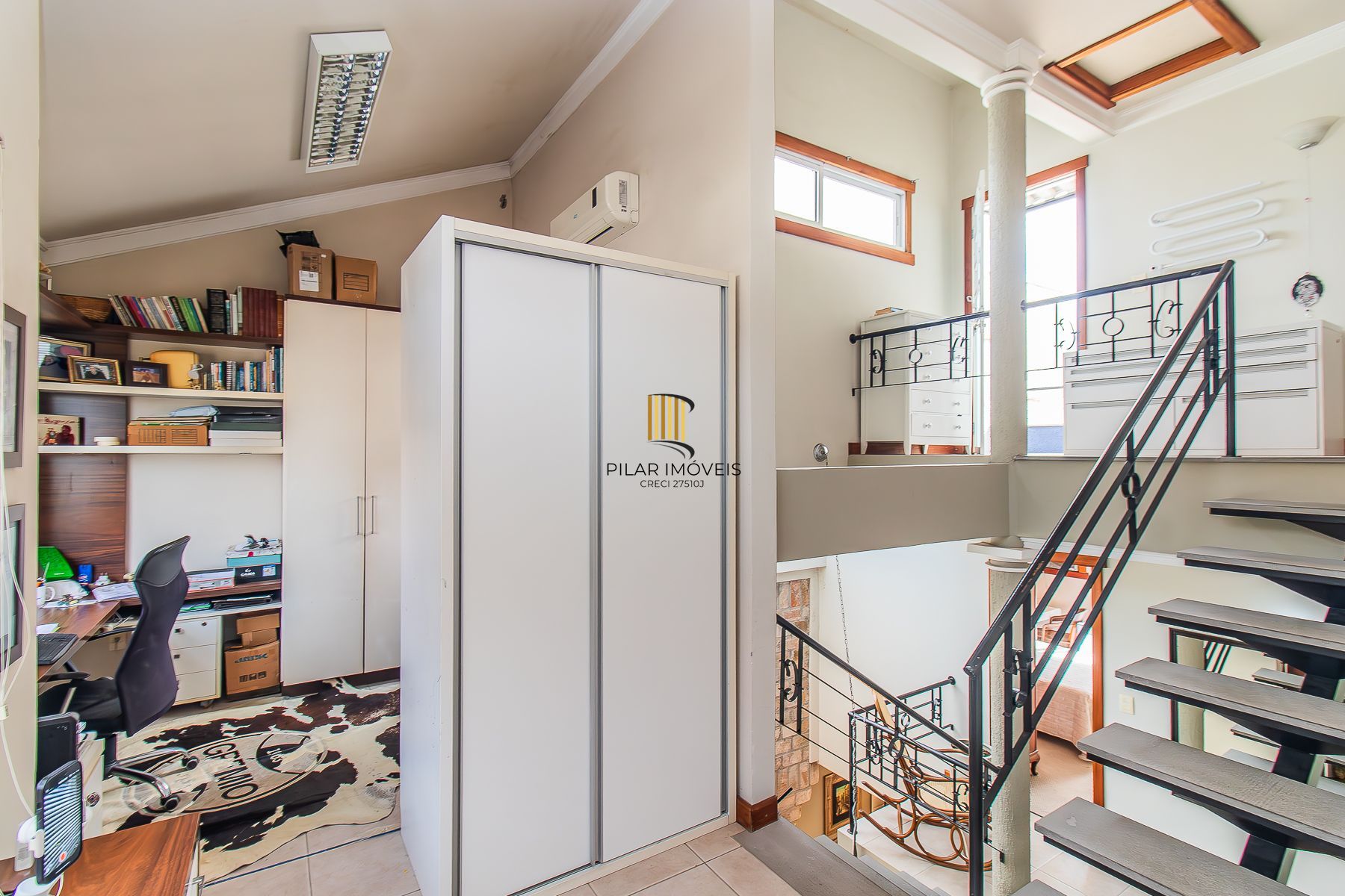 CASA DE 4 DORMITÓRIOS EM CONDOMÍNIO - 320 m² - 4 VAGAS DE GARAGEM