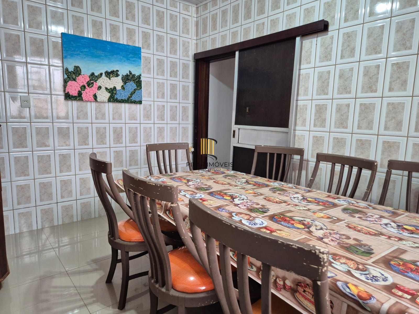 Casa térrea com pátio aos fundos