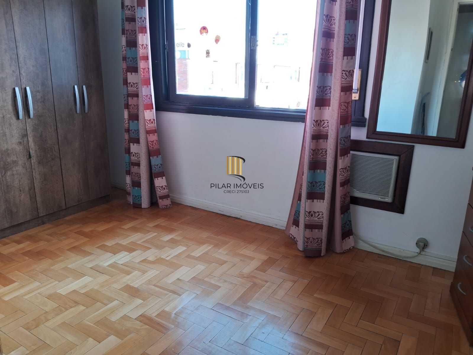 Apartamento de 58 m² com 2 quartos localizado no Bairro Menino Deus.