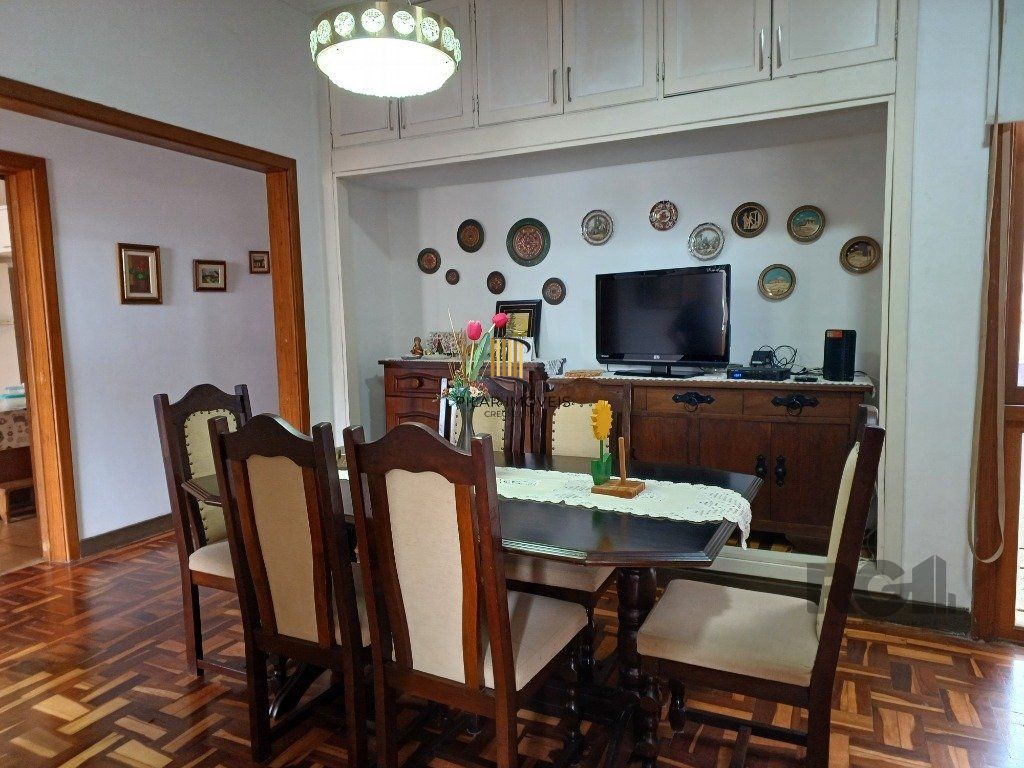 Casa averbada, ampla e ensolarada!