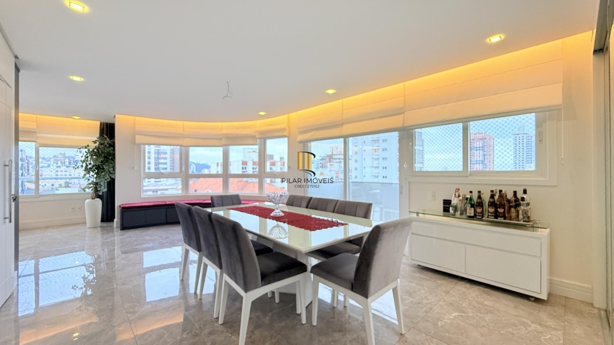 Excelente apartamento amplo com 2 dormitórios, 2 suítes mais dependência de empregada ou gabinete ou 3º dormitório