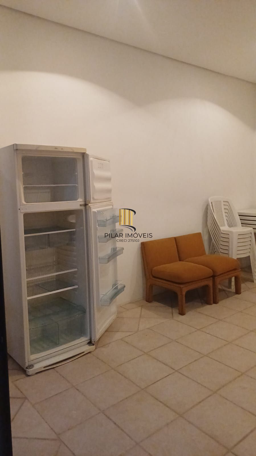 1Suíte, com vaga e churrasqueira