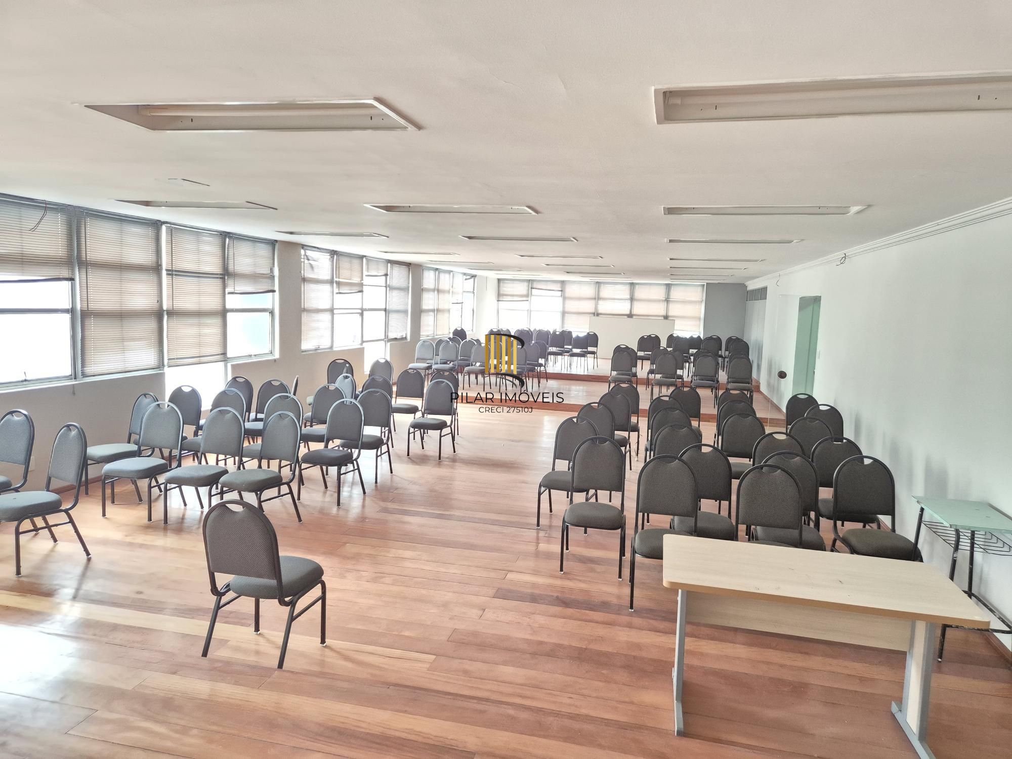Prédio desocupado de 16 andares