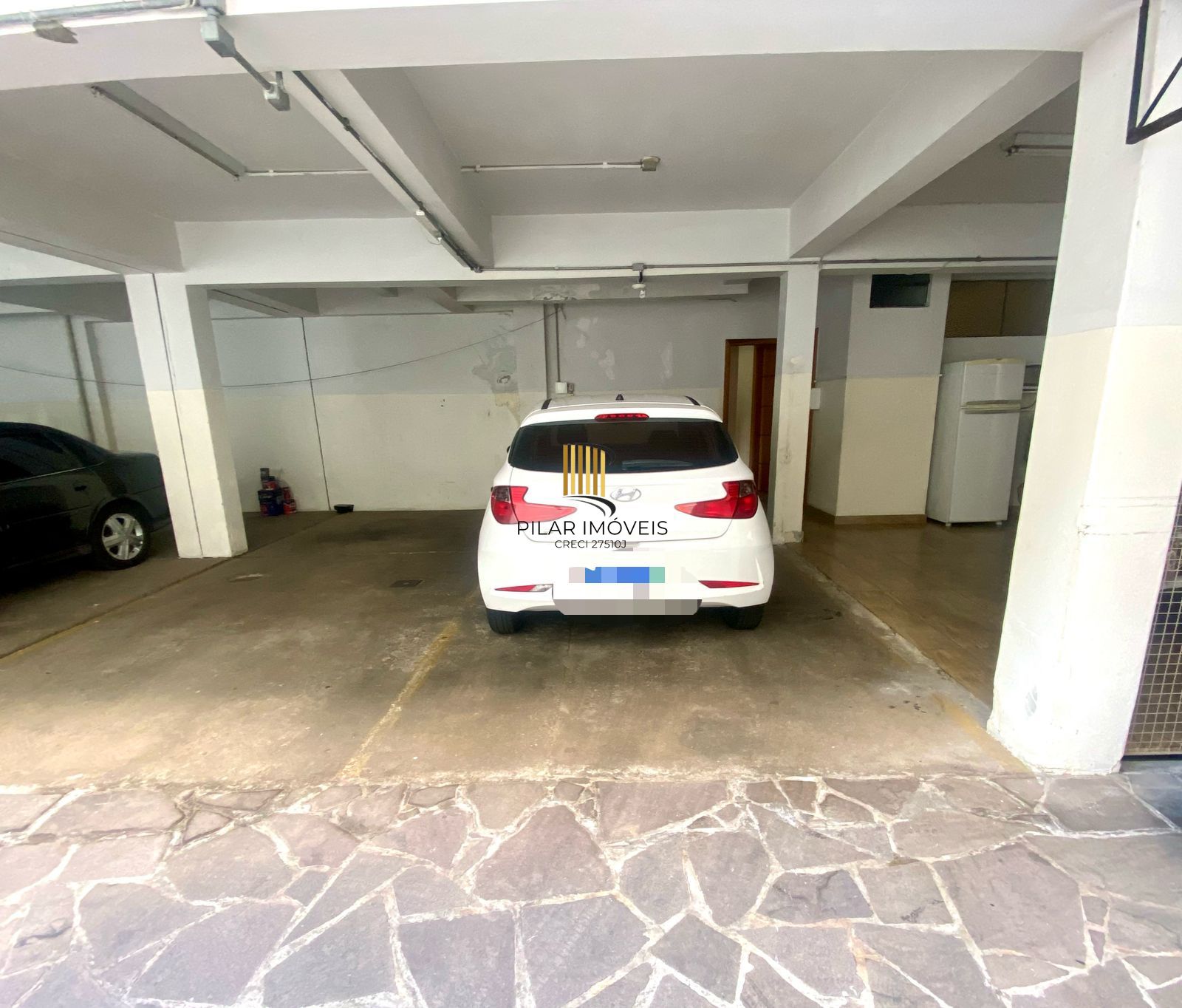 Apartamento 2 dormitórios com vaga de garagem, bairro Menino Deus