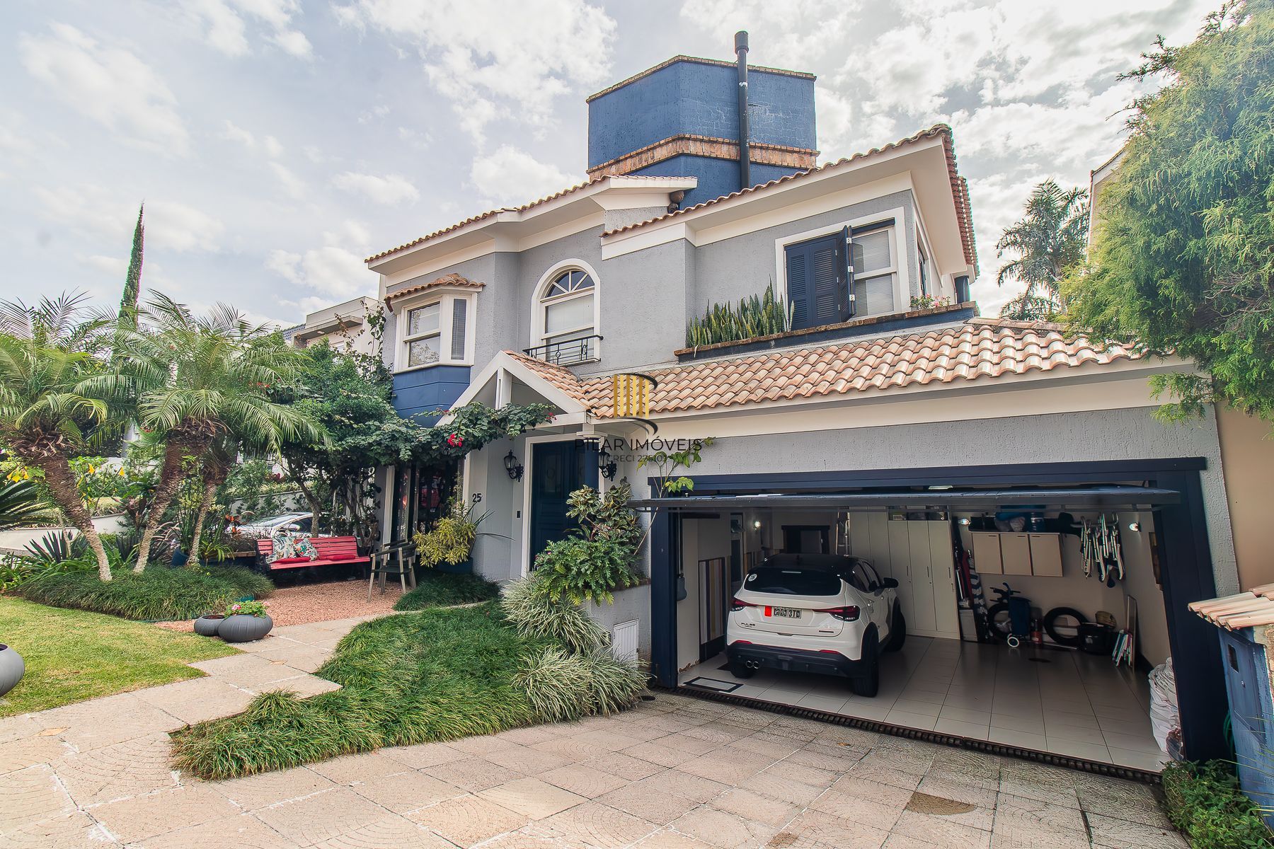CASA DE 4 DORMITÓRIOS EM CONDOMÍNIO - 320 m² - 4 VAGAS DE GARAGEM