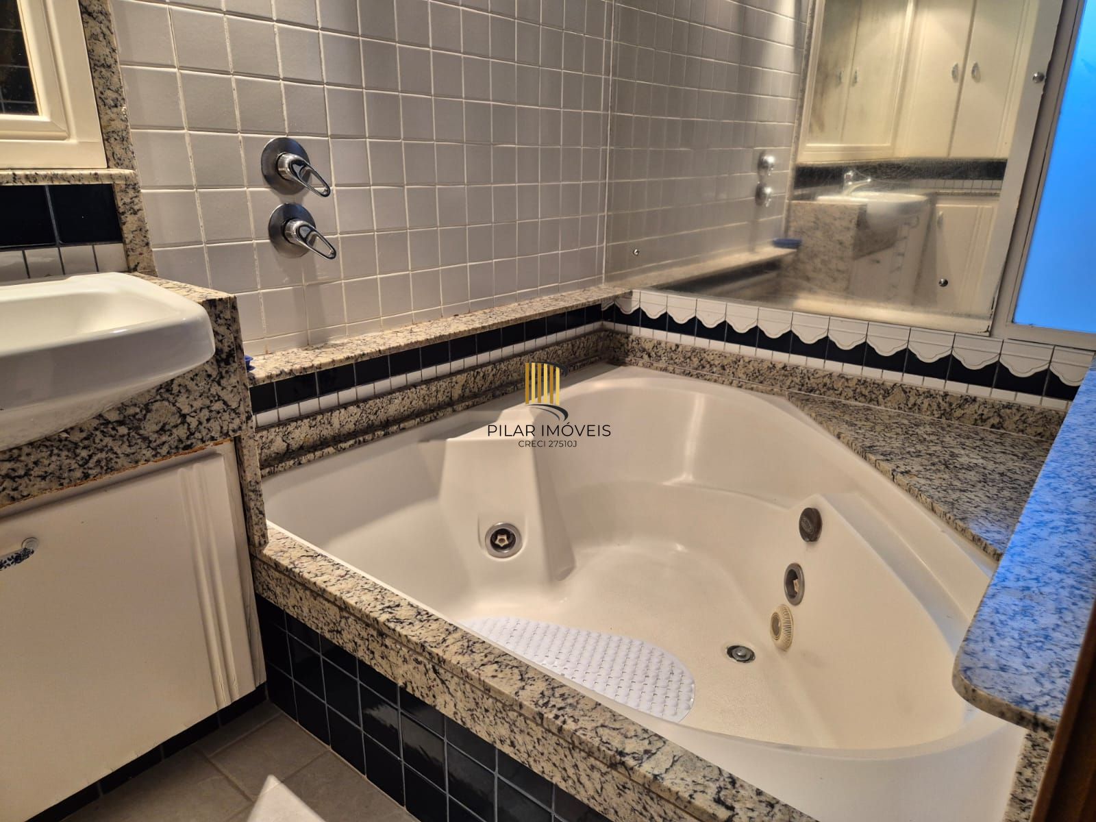 Cobertura 1 dormitório com vaga e churrasqueira