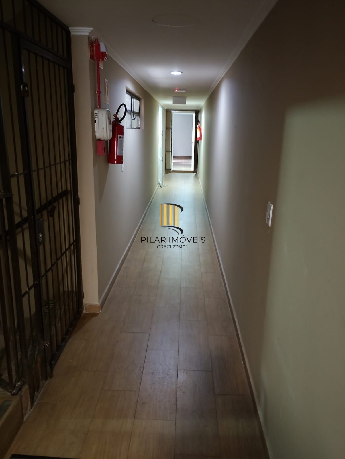 Apartamento Térreo, 02 dormitórios, 60,59m2 área privativa, quiosque com churrasqueira, Menino Deus