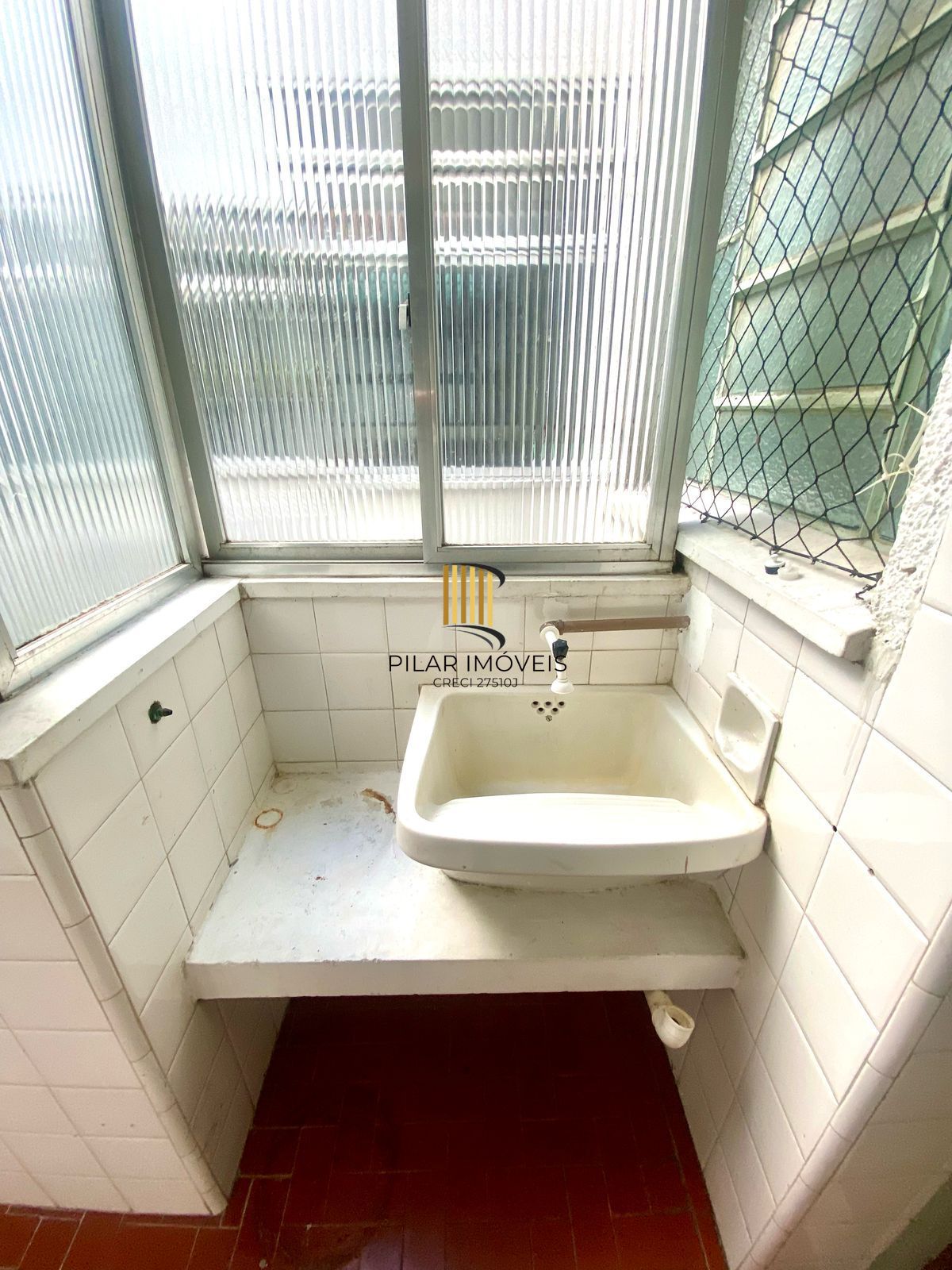 Apartamento 2 dormitórios com vaga de garagem, bairro Menino Deus
