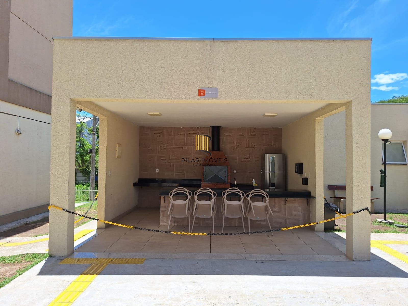 Apartamento 02 dormitorios com estacionamento privativo