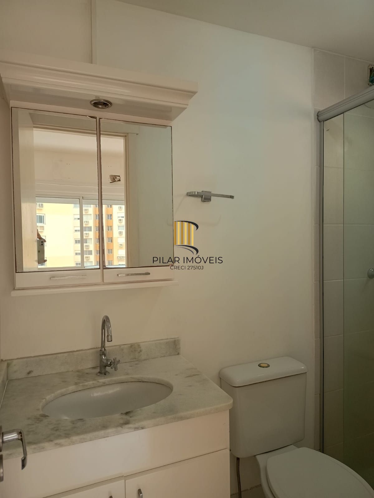 Apartamento três dormitórios (uma suíte), uma vaga escriturada/coberta Bairro Partenon