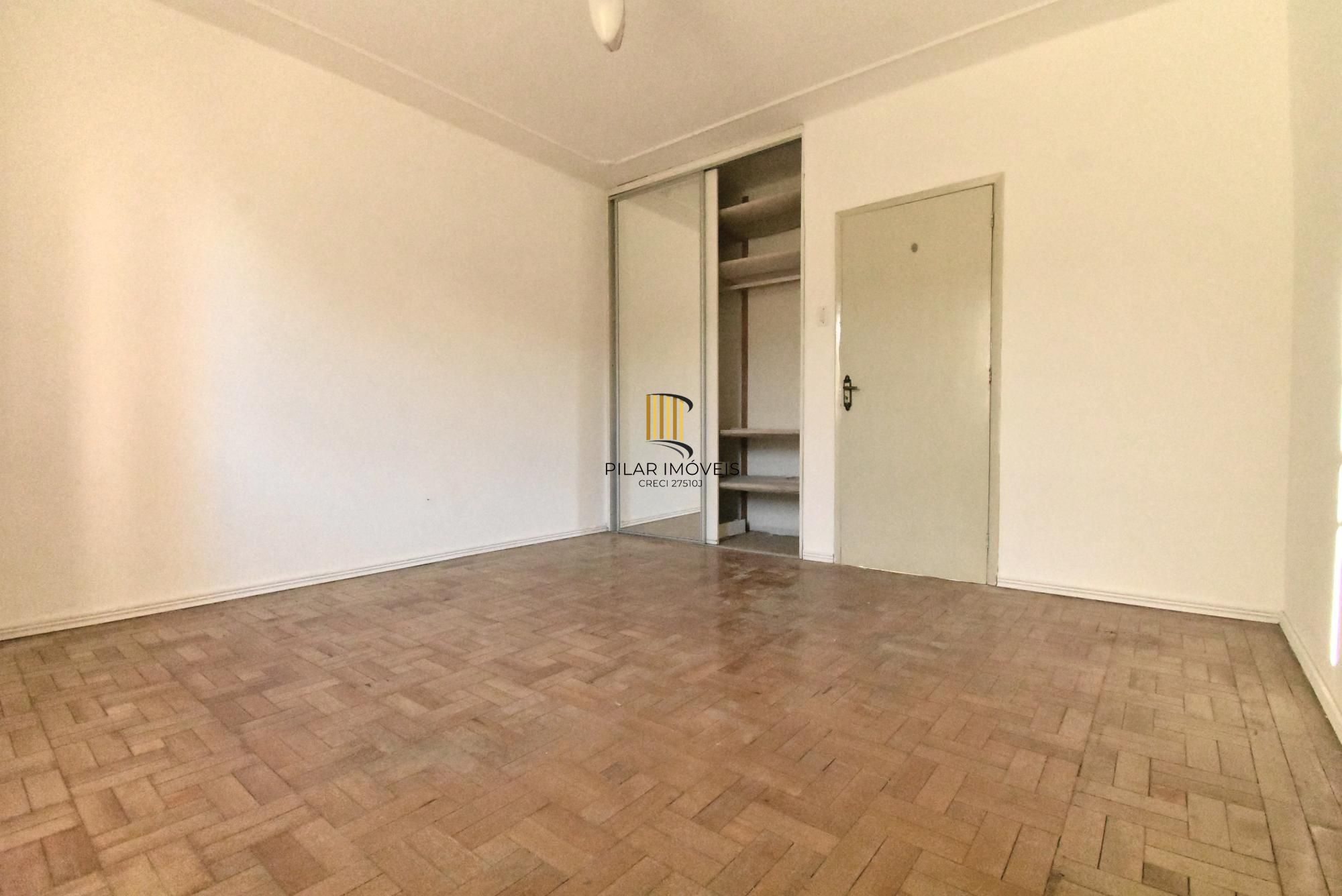 Apartamento de 4dormitórios, sendo uma suite churrasqueira e sacada 85m2 bairro Menino Deus.