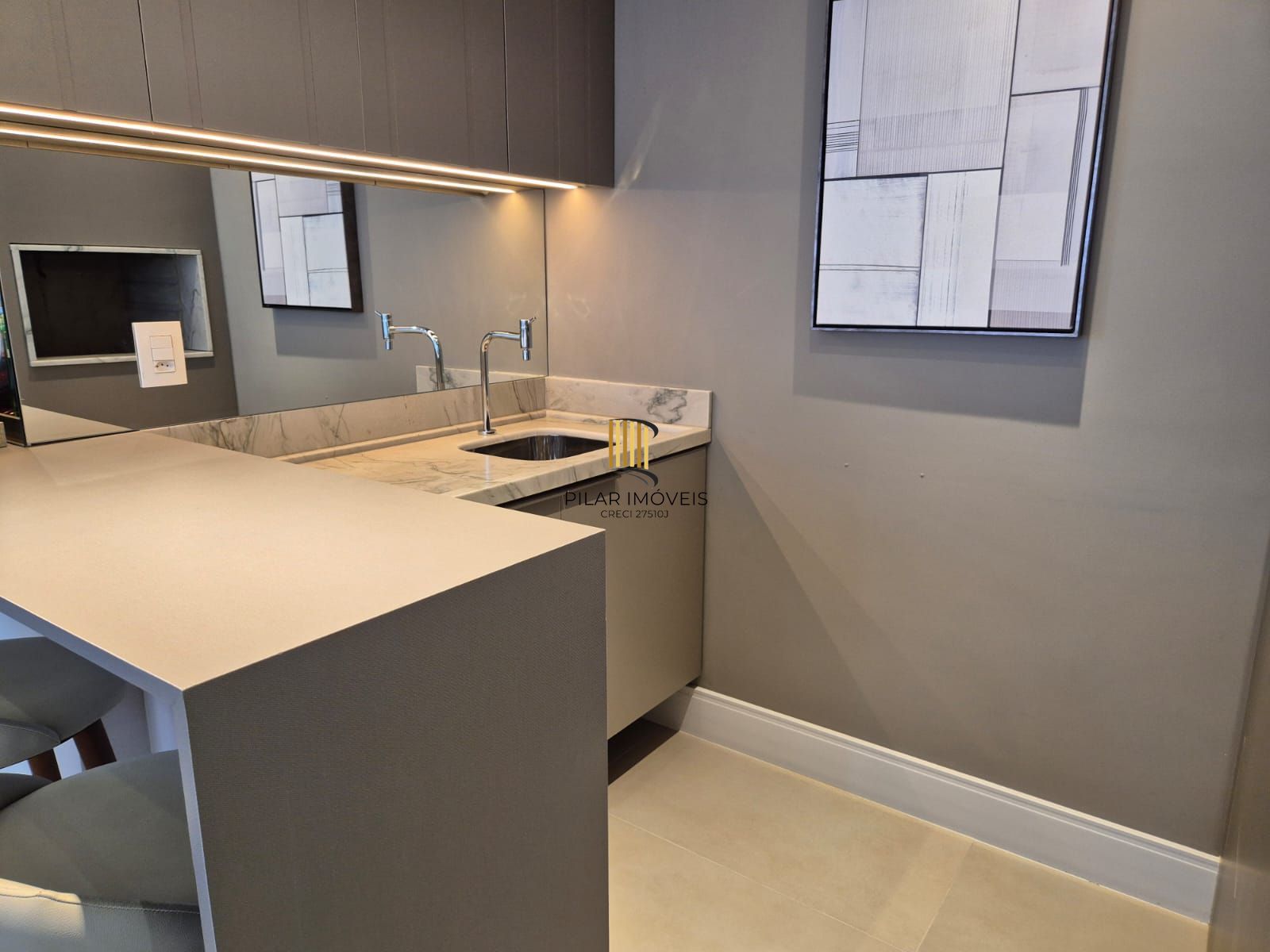 Apartamento 2 Dormitórios, Decorado e com Vaga de Garagem | Pronto para Morar!