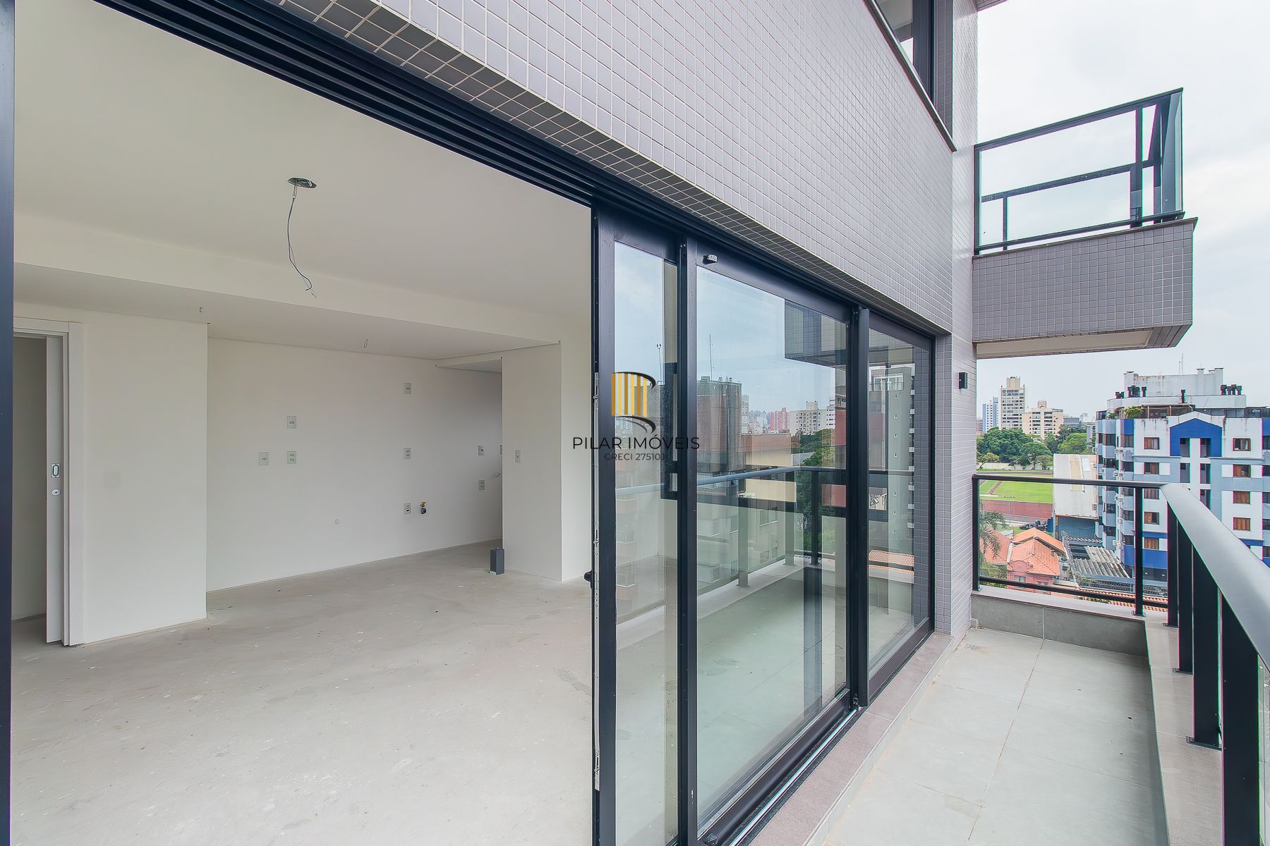 APARTAMENTO 2 D (um suíte) 80,45m² - 1 vaga simples descoberta- MENINO DEUS