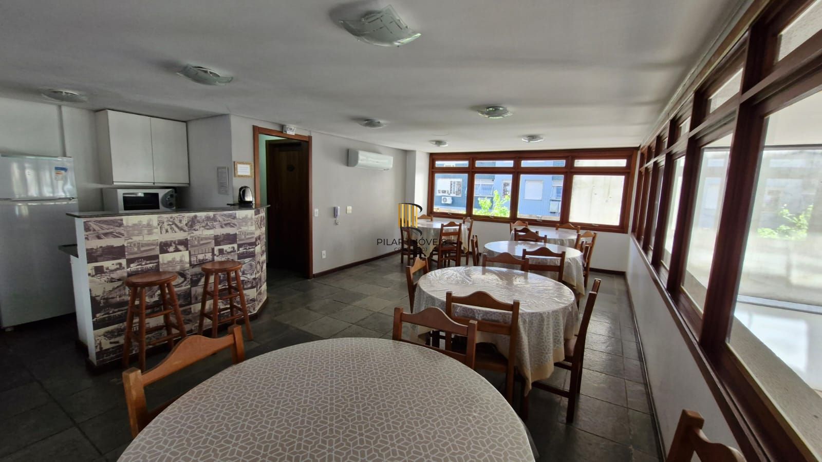 Apartamento todo reformado pronto para morar no Menino Deus