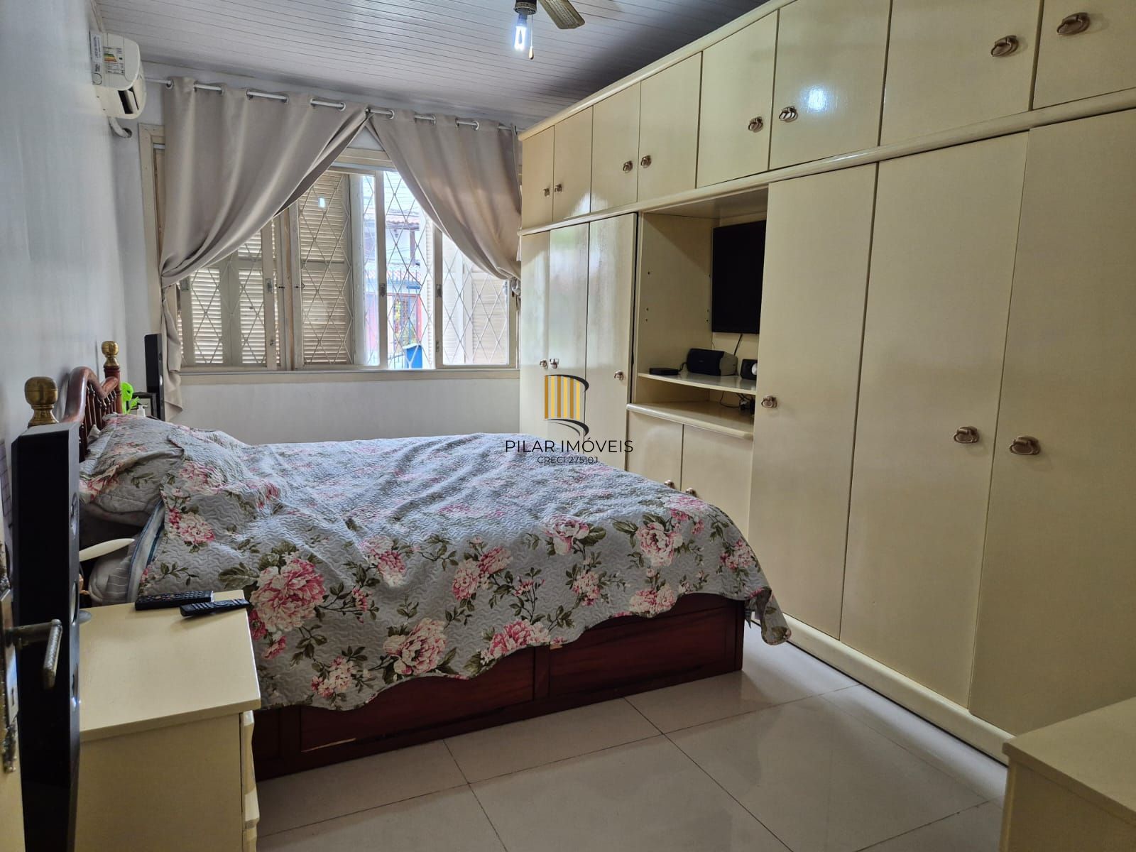 Casa térrea com pátio aos fundos