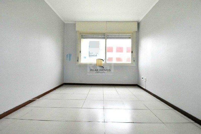 Apartamento de 2 dormitórios, 1 vaga de garagem coberta e escriturada.