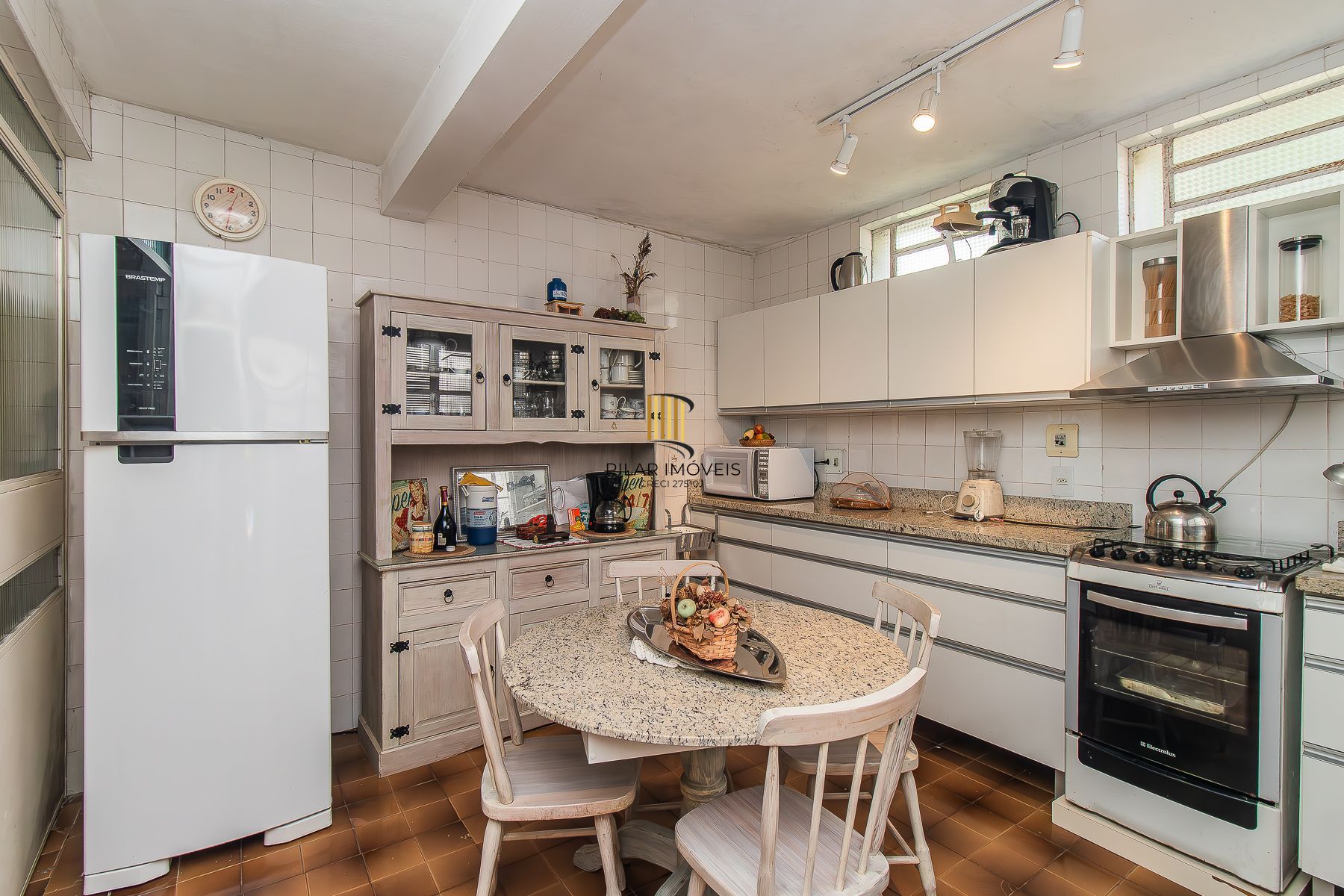 3 Dormitórios, com lareira, churrasqueira e piscina