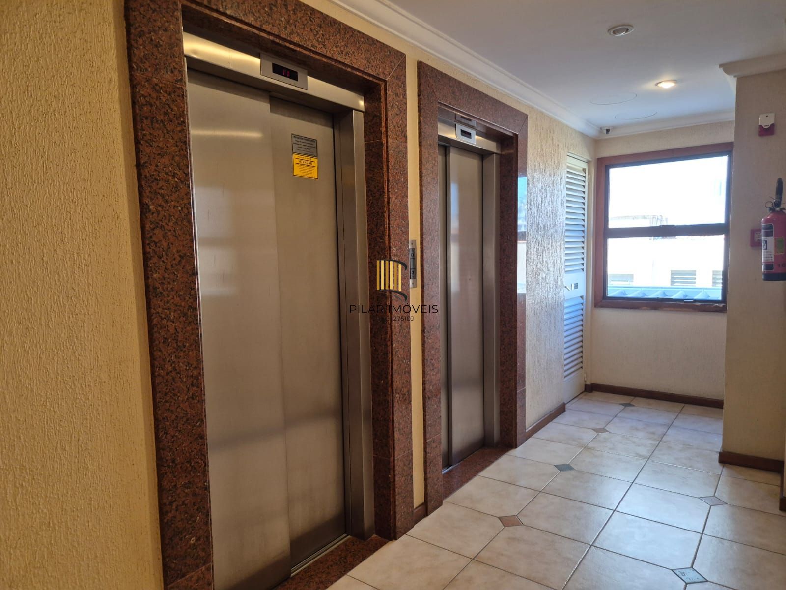 Sala reformada com box