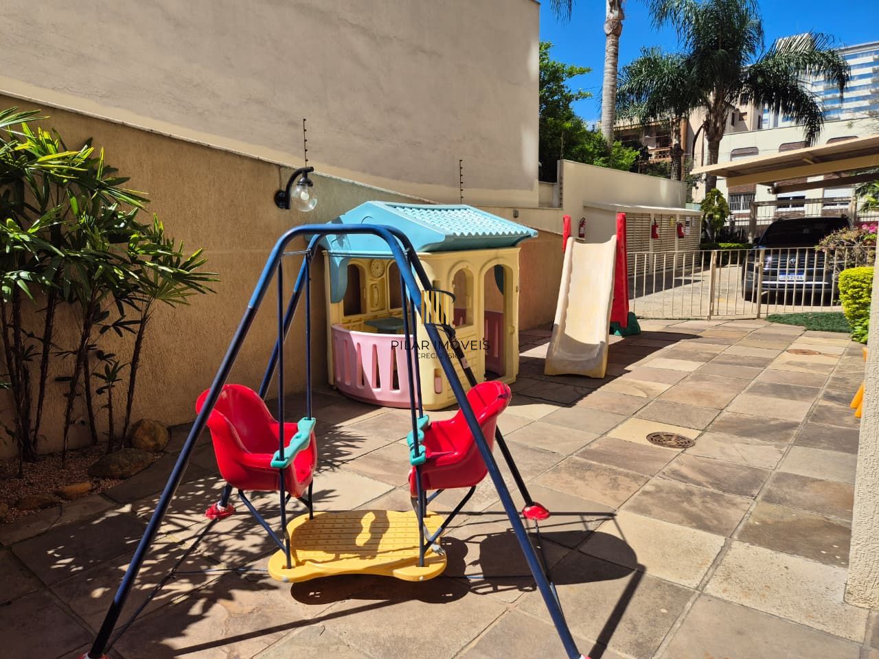 3Dormitórios com 99,80m privativos.