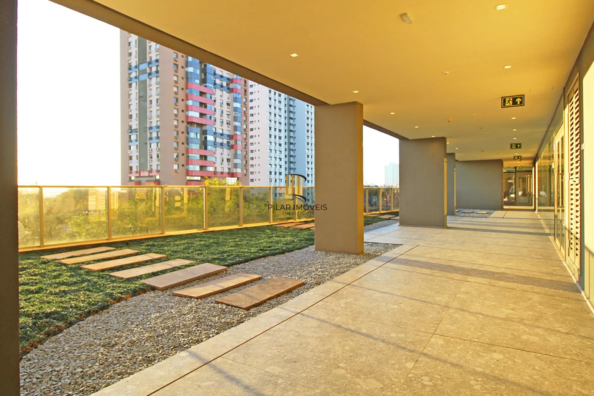 Mobiliado, piso aquecido, 3  suítes, 3 vagas  e infraestrutura.