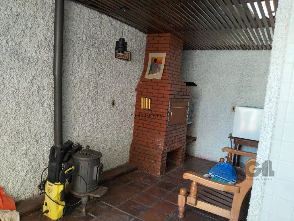 Apartamento 3 Dormitórios , dependência de empregada e vaga de garagem.