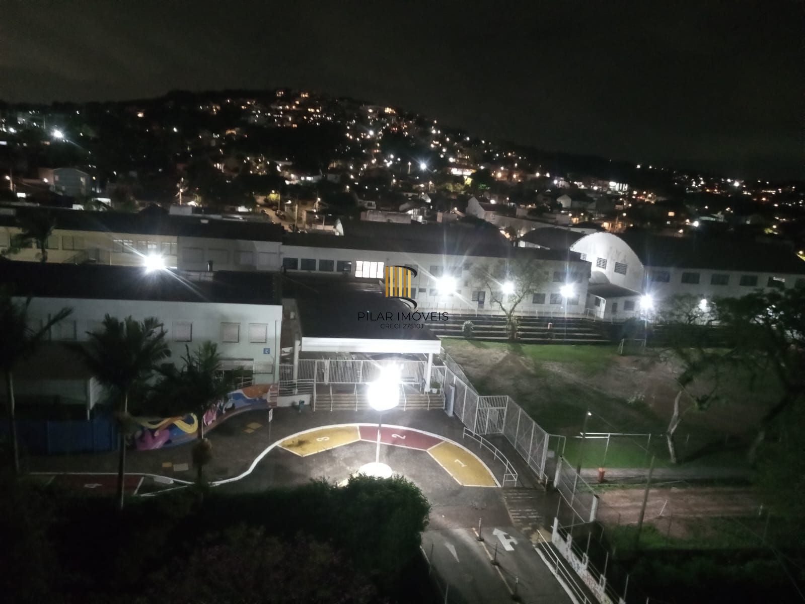 Apartamento diferenciado, dois dormitórios - Estacionamento