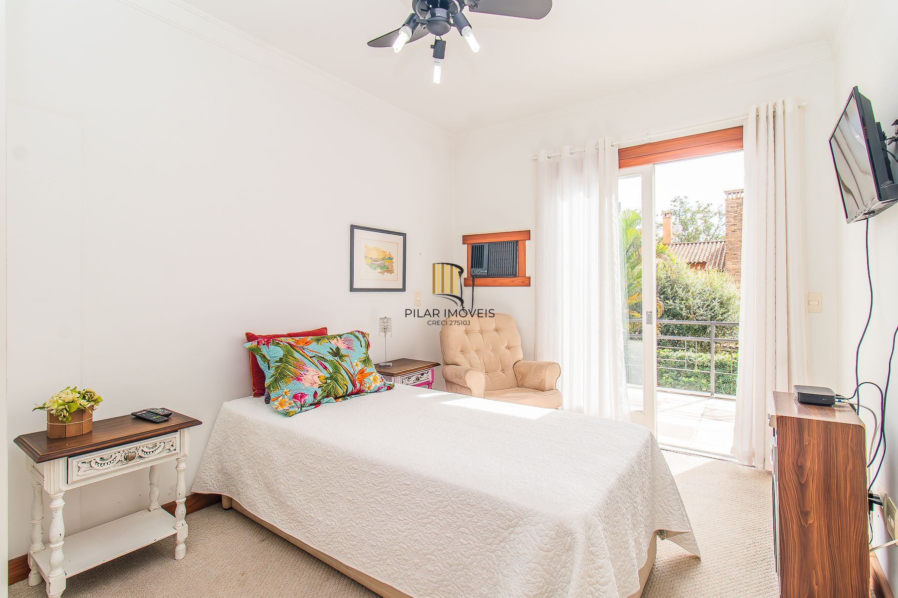 CASA DE 4 DORMITÓRIOS EM CONDOMÍNIO - 320 m² - 4 VAGAS DE GARAGEM