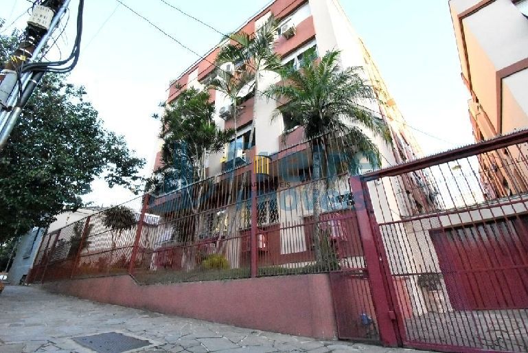 Apartamento no bairro Menino Deus, 2 dorm. e 1 garagem