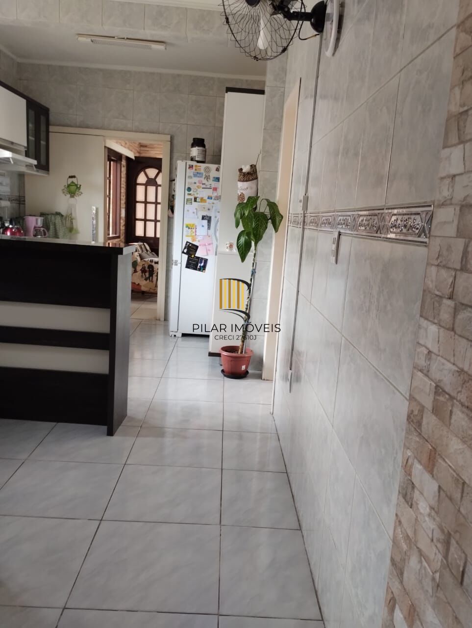 Terreno com duas frentes, três casas  (duas c/dois dormitórios e a outra tipo tipo JK)