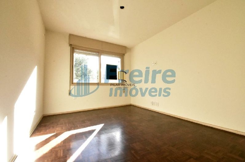 Apartamento no bairro Menino Deus, 2 dorm. e 1 garagem